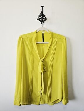 W118 By Walter Baker Button Up Blouse Size S Flowy Neck Tie EUC